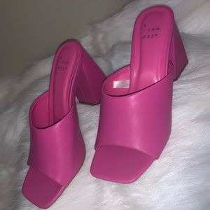 Pink women’s heels size 8.5
